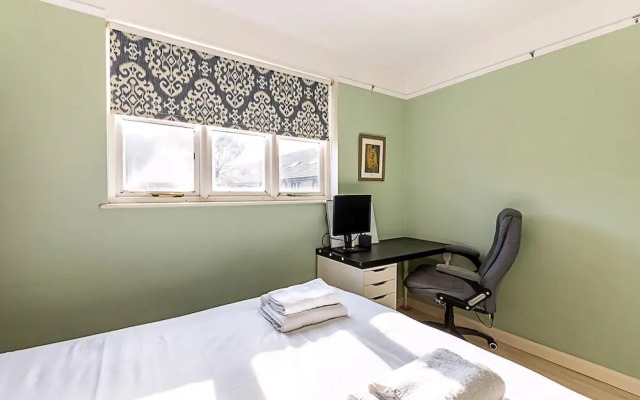 Stylish & Spacious 3-bed Home in Vibrant Bow