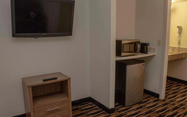 Quality Suites Lake Wright - Norfolk Airport