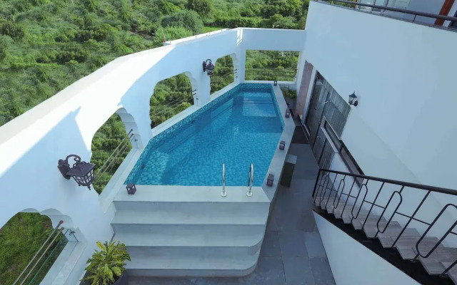 Artisav House