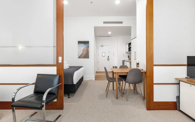 Central 1BR w/ Pool,Gym+Tennis Court Zodiak Stays