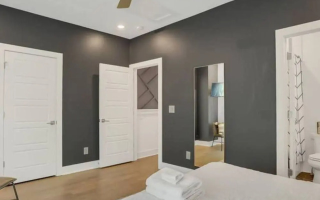 Spacious 4BR Minutes From Broadway- Sleeps 14