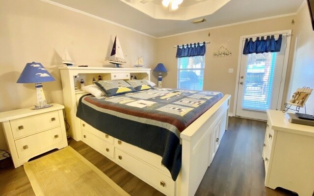 Smile N Wave 3 Bedroom Home by Redawning