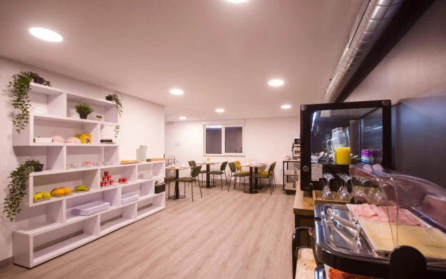 U-Hotel Dario Lugo