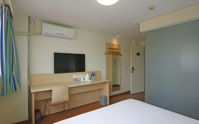 7 Days Inn Chengdu North Railway Train Station Square Branch