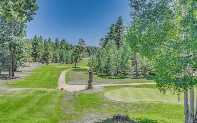 Cloudcroft Townhome on Golf Course w/ Deck!