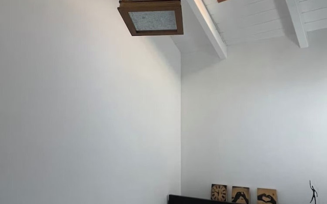 The White House Evgrious, Sleeps 4, Close to Beach