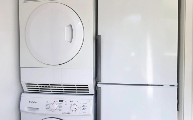 3-bed House With Superfast Wi-fi, DW Lettings 15vr