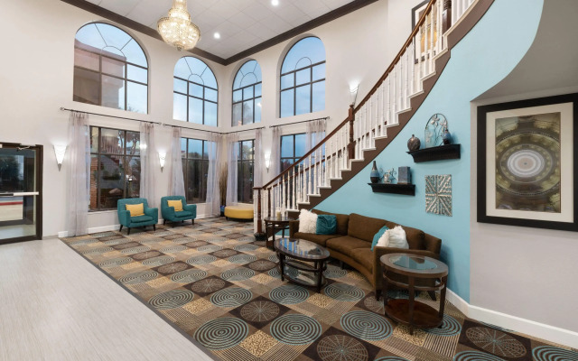 Days Inn & Suites by Wyndham Sam Houston Tollway