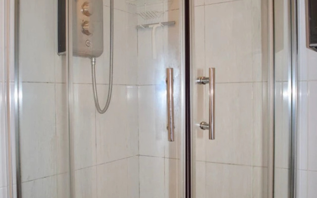 Spacious & Bight City Centre Flat