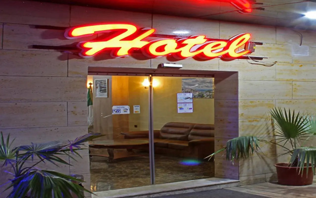 LB Suites Hotel