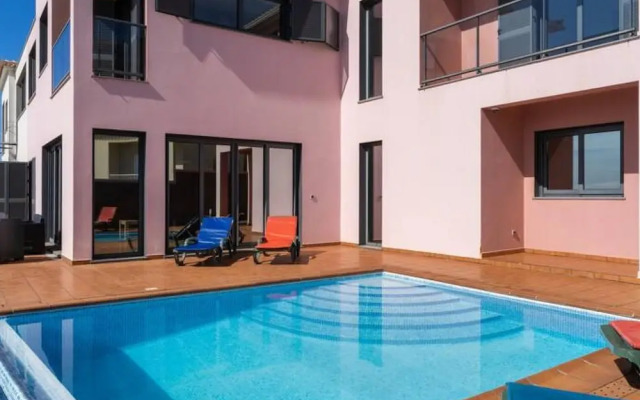 Canhas Views Pool and Barbecue