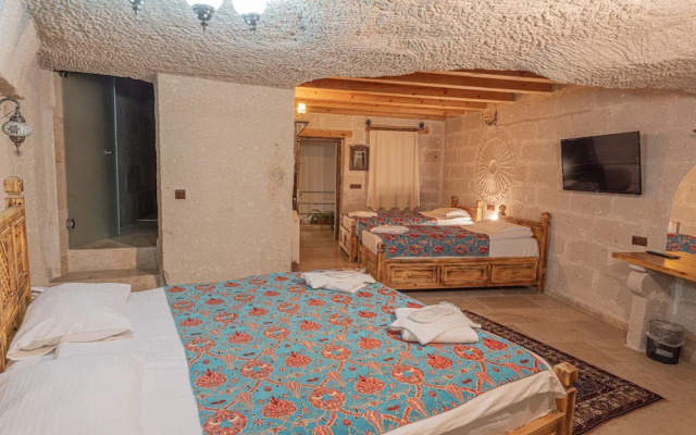 Zeus Cave Suites