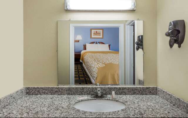 Days Inn by Wyndham Plymouth