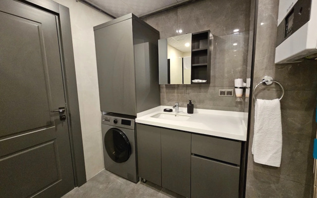 Professionally Maintained Spacious New Suites 2-1