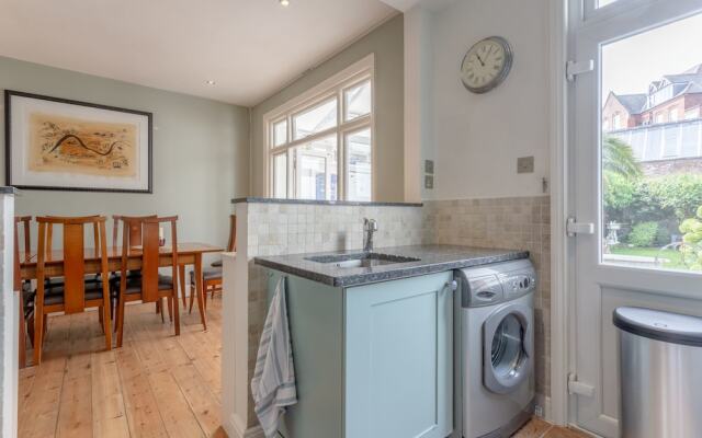 3 Bedroom Family House With Garden