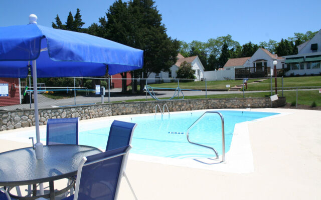 Blue Spruce Motel & Townhouses