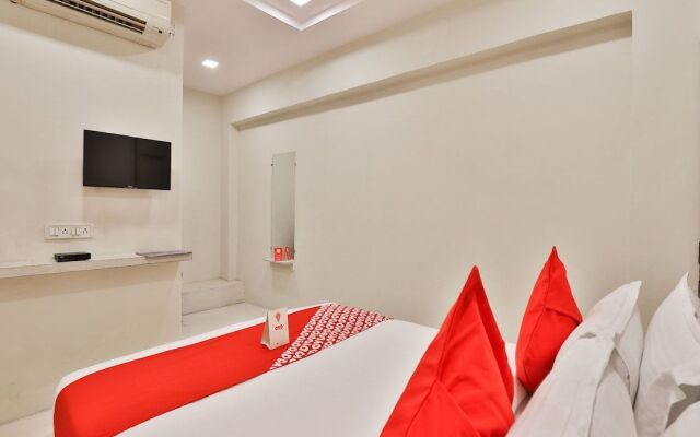 OYO 13598 Chandra Villas