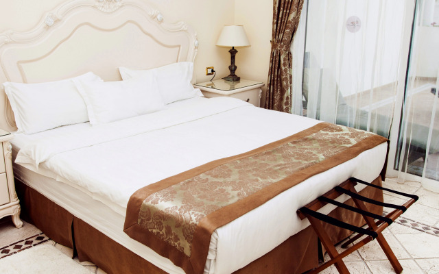 Flamingo Suites Boutique Hotel