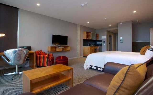 King and Queen Hotel Suites