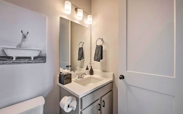 Inviting Hideout Townhome w/ Balcony & Lake Views!