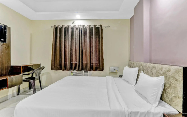 Collection O 85387 Holidays Inn