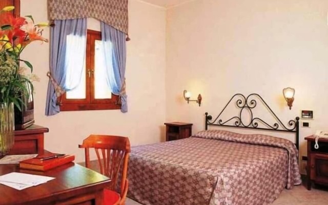 Leo Hotel