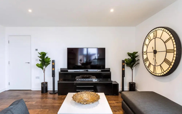 Stunning Brentford Penthouse