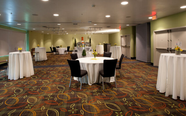 Holiday Inn - Tulsa City Center, an IHG Hotel