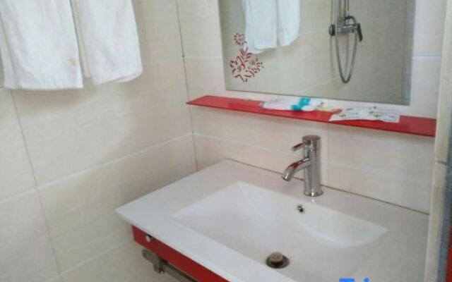 Tiantangzhai Mountain Movie Hotel
