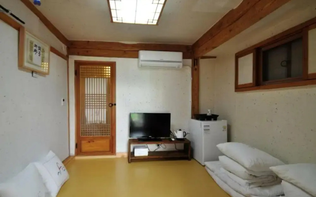 Gallery Jin Hanok Guesthouse