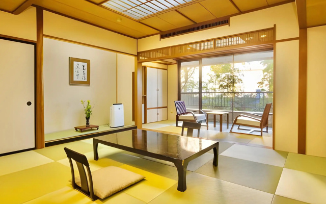 Japanese Onsen Ryokan KOHAKUEN – Guest Rooms – Fuefuki