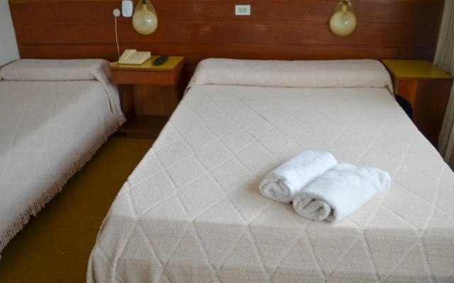 El Velero Hotel