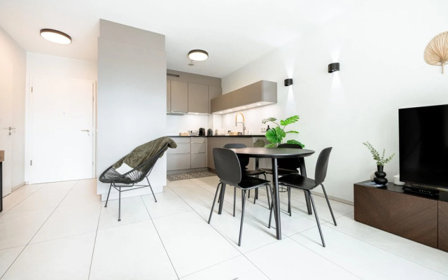 Comfy 1BR Apt w Balcony at Cloche dOr
