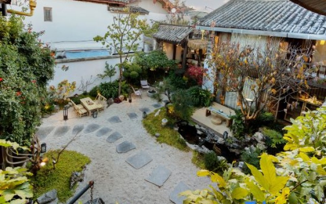 ‌The Secret Garden of Cats & Wolf's Den | Barista Courtyard Cafe & Inn (Wuyi Street) – Outside – Lijiang