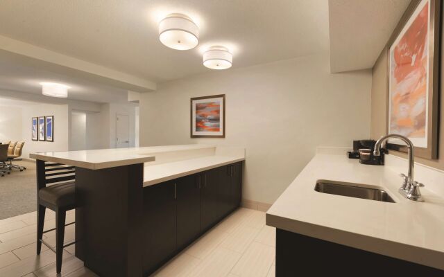 Embassy Suites by Hilton Milwaukee Brookfield