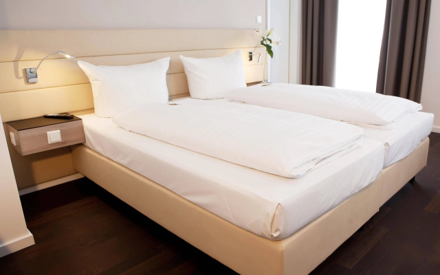 Manhattan Hotel
