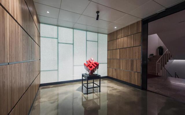 Soho Hotel Airport