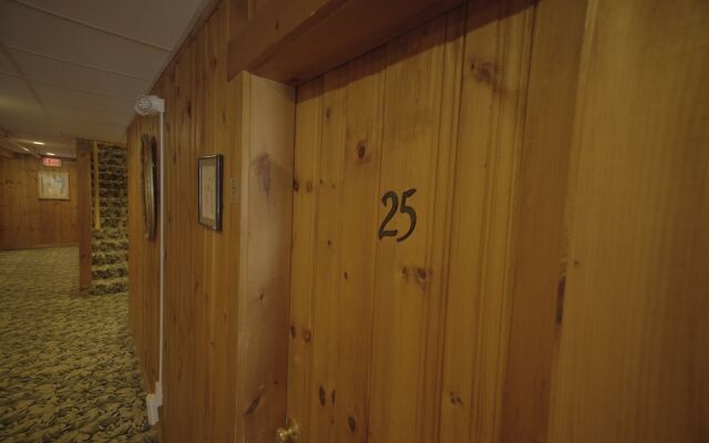 Betty Doon Motor Hotel