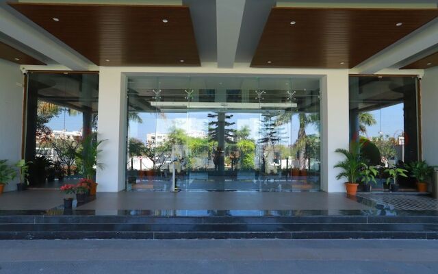 Grand Sarovar Portico