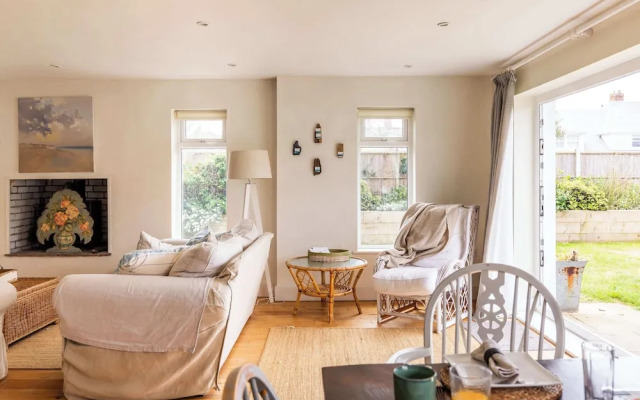 Light-filled Family-friendly Beach House