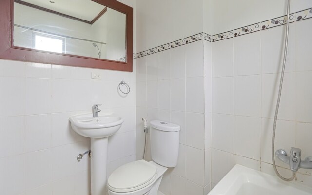 OYO 759 Royal South Garden Suites