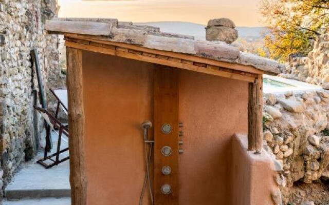 Bacchus Grotto Chambre and Table d'Hote