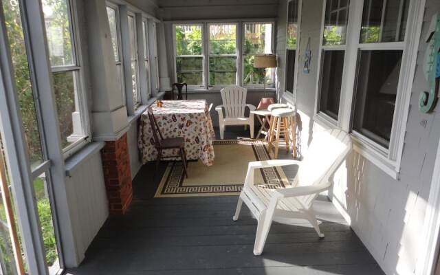 The Sandpiper Beachfront Motel