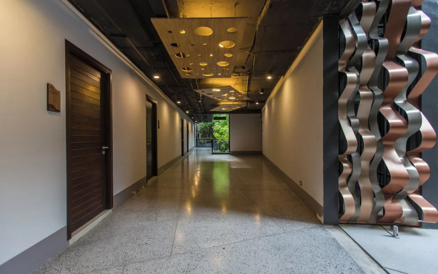 Pool Front Sexy Studio Fully Furnished Apartment