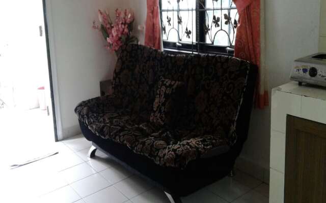 Villa Kota Bunga Dahlia