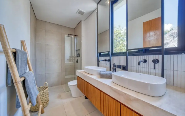 Malvarrosa Stylish 1BR Private Pool Villa Bingin