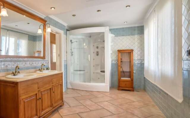 Villa - 5 Bedrooms with Pool - 106414