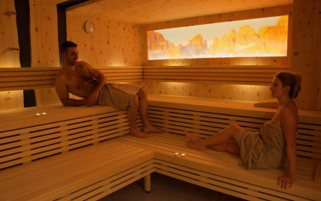 Alle Dolomiti Boutique Lake Hotel