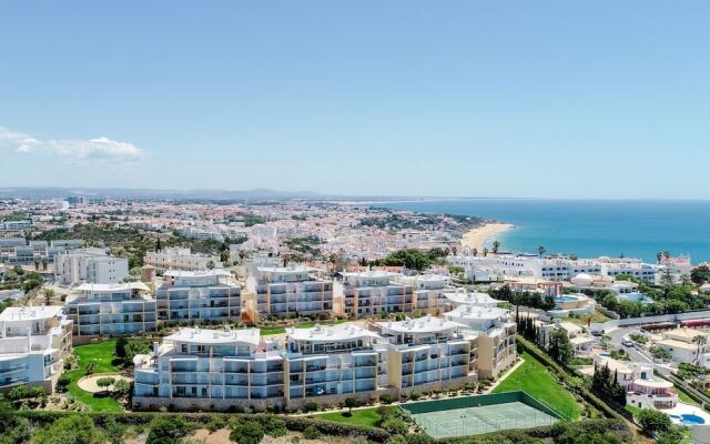 Sea view Apartment with 3 spacious Terraces & 2 Swimming pools