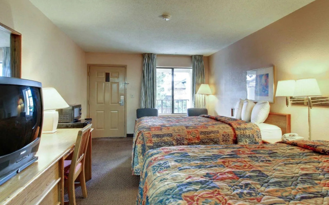 Econo Lodge North